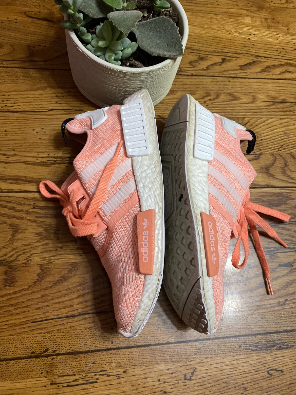 nmd r1 peach
