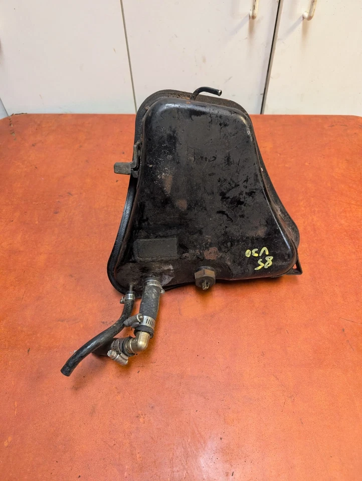 Honda Magna V30 VF500c 1984-1985 tanque de gasolina subauxiliar trasero tanque de combustible Foto 2 de 4