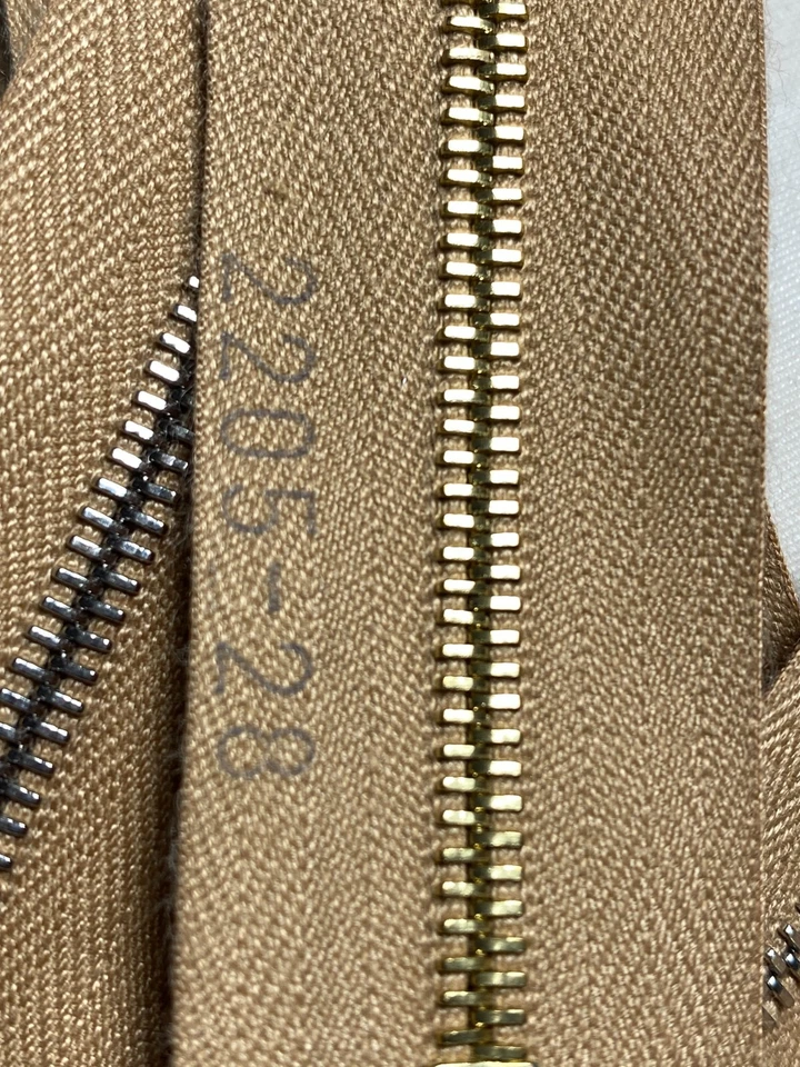 RRi zip 28 cm Long - Closed End - 4mm Width - Brass metal teeth - High Quality - Image 2 of 4