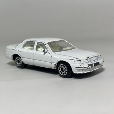 Zyll Zee Lexus LS400 White 1:64 Scale Diecast Diorama Model Car