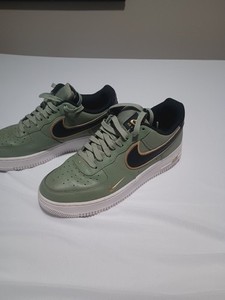 olive green nike trainers