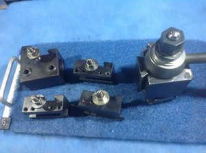 aloris bxa wedge toolpost w/4 toolholders