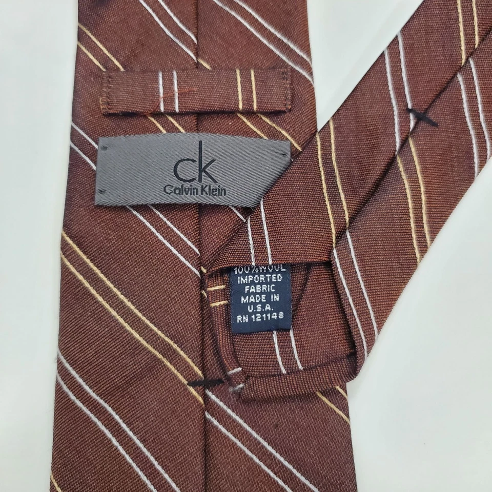 Corbata ancha 100 % lana a rayas diagonales marrón vintage años 90 Calvin Klein para hombre Foto 3 de 3
