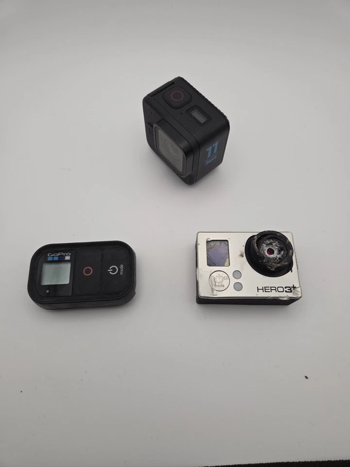 Bundle of Go Pro Hero 11 Black Mini  Hero 3& go pro smart remote-Faulty - Image 2 of 4