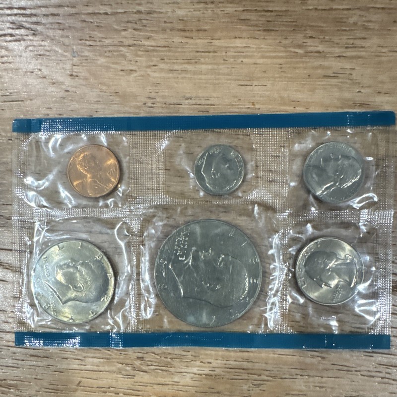 U.S. Mint Set Sealed Original Cellophane 6 Coins Kennedy Half Eisenhower Dollar