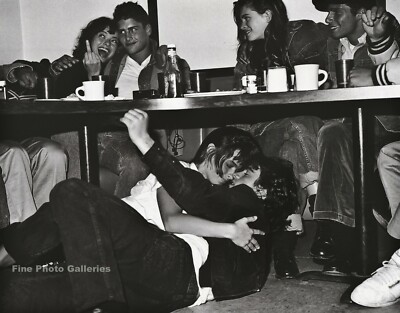 MEN & WOMEN Bruce Weber サイン入り 1988 Vintage BRUCE WEBER Couple Under Table LISA MARIE Photo