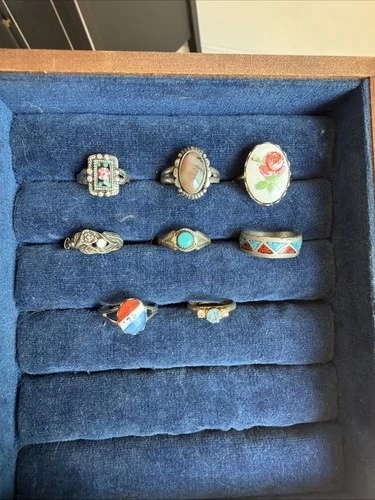 Vintage Lot Of 8 Costume Jewelry Rings Mixed Metals/Sizes