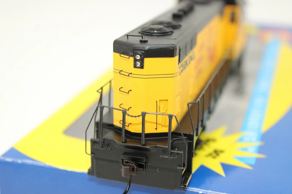 Athearn HO Scale YKR YorkRail Emons CF7 Angled Diesel Locomotive #1500 DCC Ready - Image 4 of 4