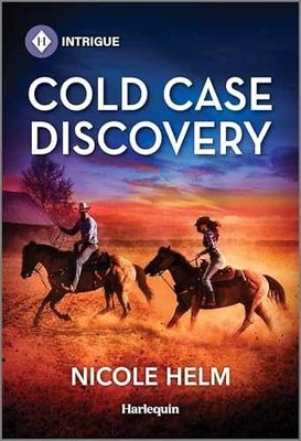Cold Case Discovery (Hudson Sibling - Paperback, by Helm Nicole - Good