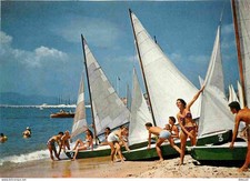 Carte Postale - 06 - Cannes - Voiliers à cannes - Femme en maillot de bain - Voi