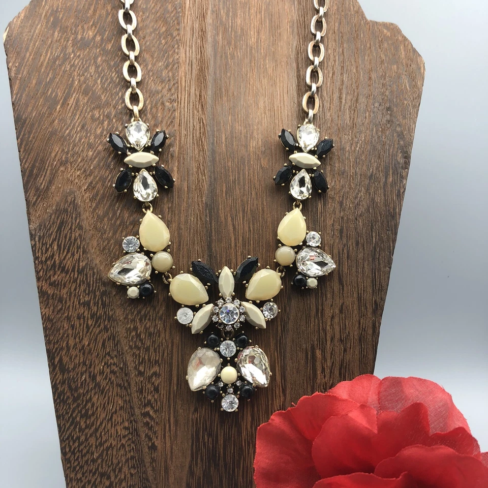 Collar J Crew Vintage Distintivo Cristal Negro y Amarillo Estrás y Cuentas 18" Foto 2 de 4