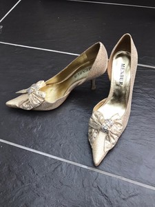 gold pointed toe shoes