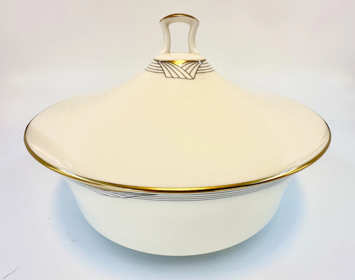 KPM白磁　Covered Vegetable Dish with figure Lot - (7 PCS) KPM PORCELAIN VEGETABLE PATTERN DISHES
