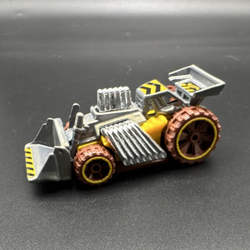Hot Wheels 1:64 Diecast Bulldozer Construction Vehicle Yellow/Silver Brown