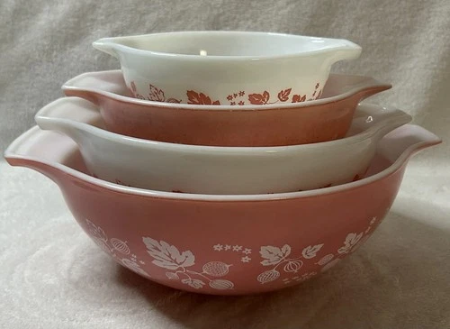 Pyrex Pink Gooseberry Cinderella Nesting Mixing Bowl Set 4 Piece 441 442 443 444