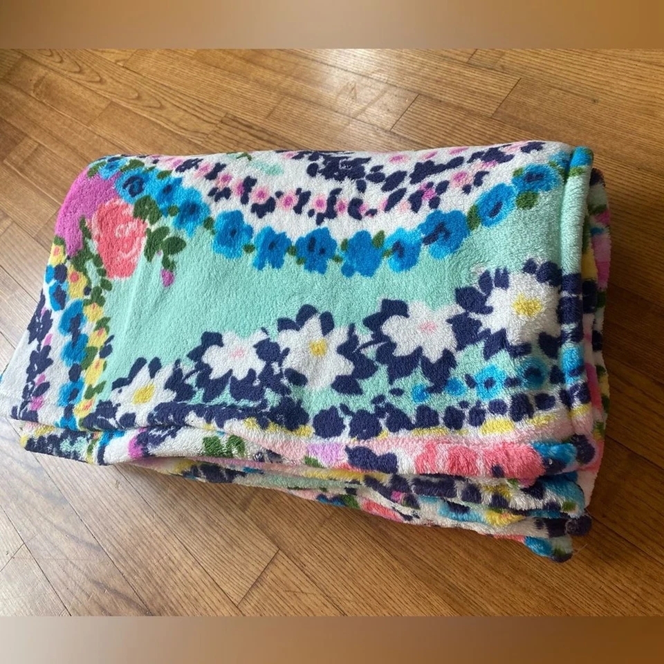 Vera Bradley Paisley Throw blanket Cottagecore classic nostalgia Some pulls EUC - Image 4 of 4