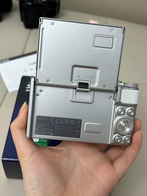 Canon PowerShot SX730 HS 20.3 MP W/40x Optical Zoom &3