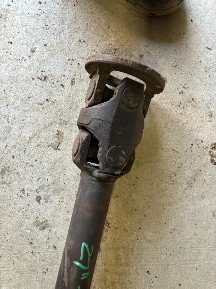 1973 1981 1987 88 Chevrolet GMC K20 K10 K1500 eje de transmisión delantero 27"-29" usado OEM Foto 2 de 4