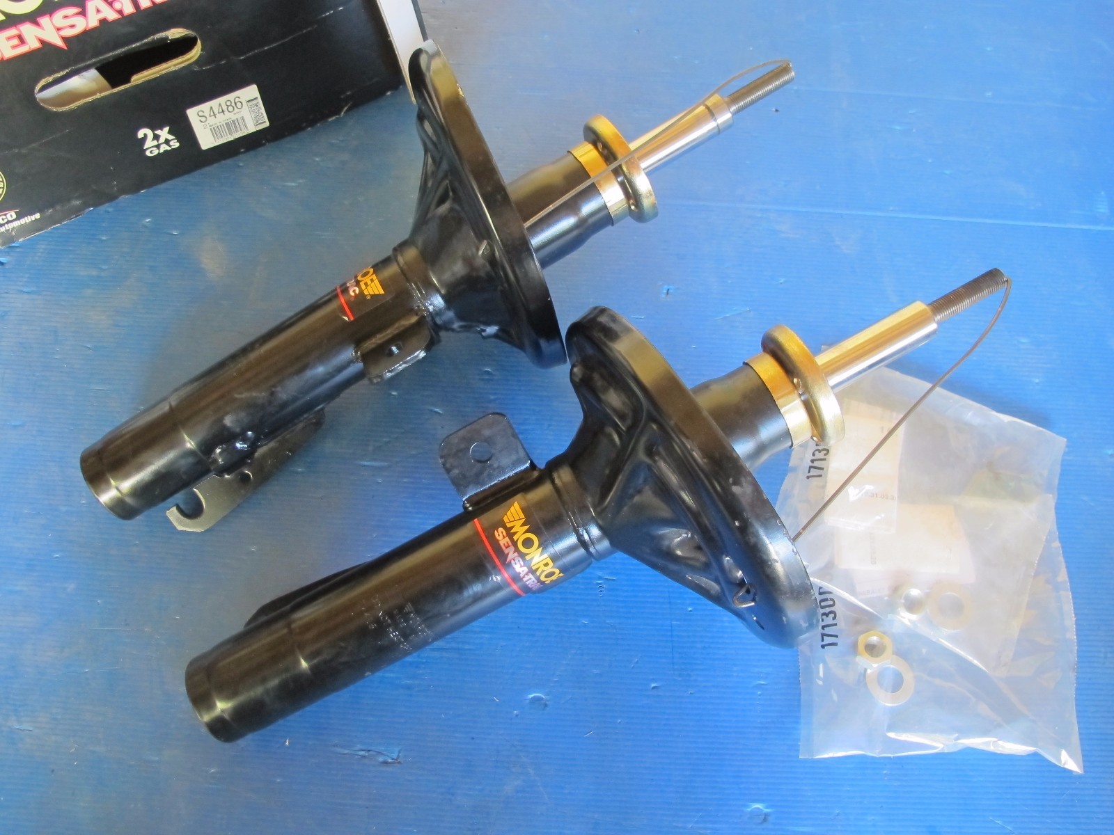 2 Amortisseurs avant Monroe Sensatrac à gaz pour Ford Mondeo I S4486