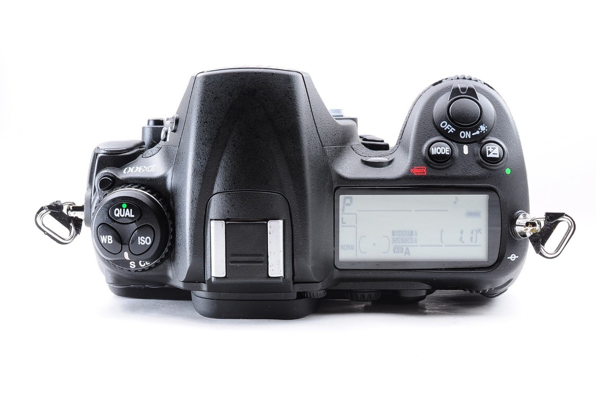 Nikon D300 Low Shutter Count 4,726 + AF Nikkor 35-70mm Zoom Nikon D300 Low Shutter Count 4,726 + AF Nikkor 35-70mm Zoom