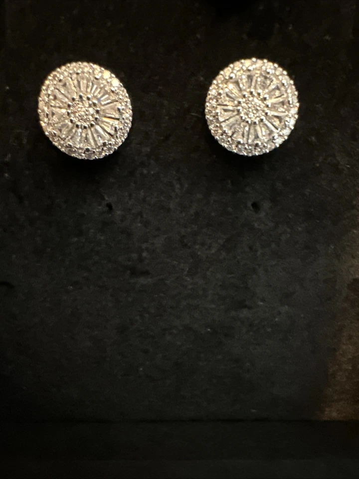 NUEVO Aretes perforados redondos de circonitas cúbicas Nine West Foto 2 de 4