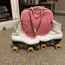 Reidell Skates With A Skate Bag. White Skates With Pink Laces Size 6 Women’s