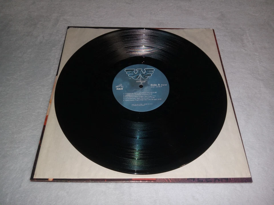1979 VG+ Waylon – Greatest Hits AHL1-3378 LP (Waylon Jennings) - Image 3 of 4