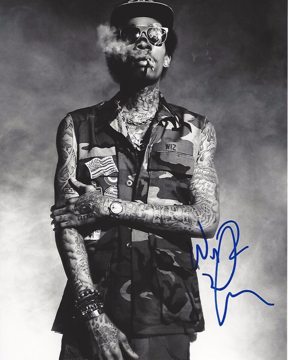 RAPPER WIZ KHALIFA SIGNED 8X10 PHOTO W/COA TAYLOR GANG BLACK RAPPER WIZ KHALIFA SIGNED 8X10 PHOTO W/COA TAYLOR GANG BLACK