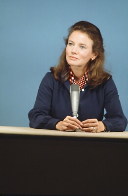 LMP28-003 1970s Hollywood Squares Show Trish Van Devere Orig 35mm COLOR SLIDE