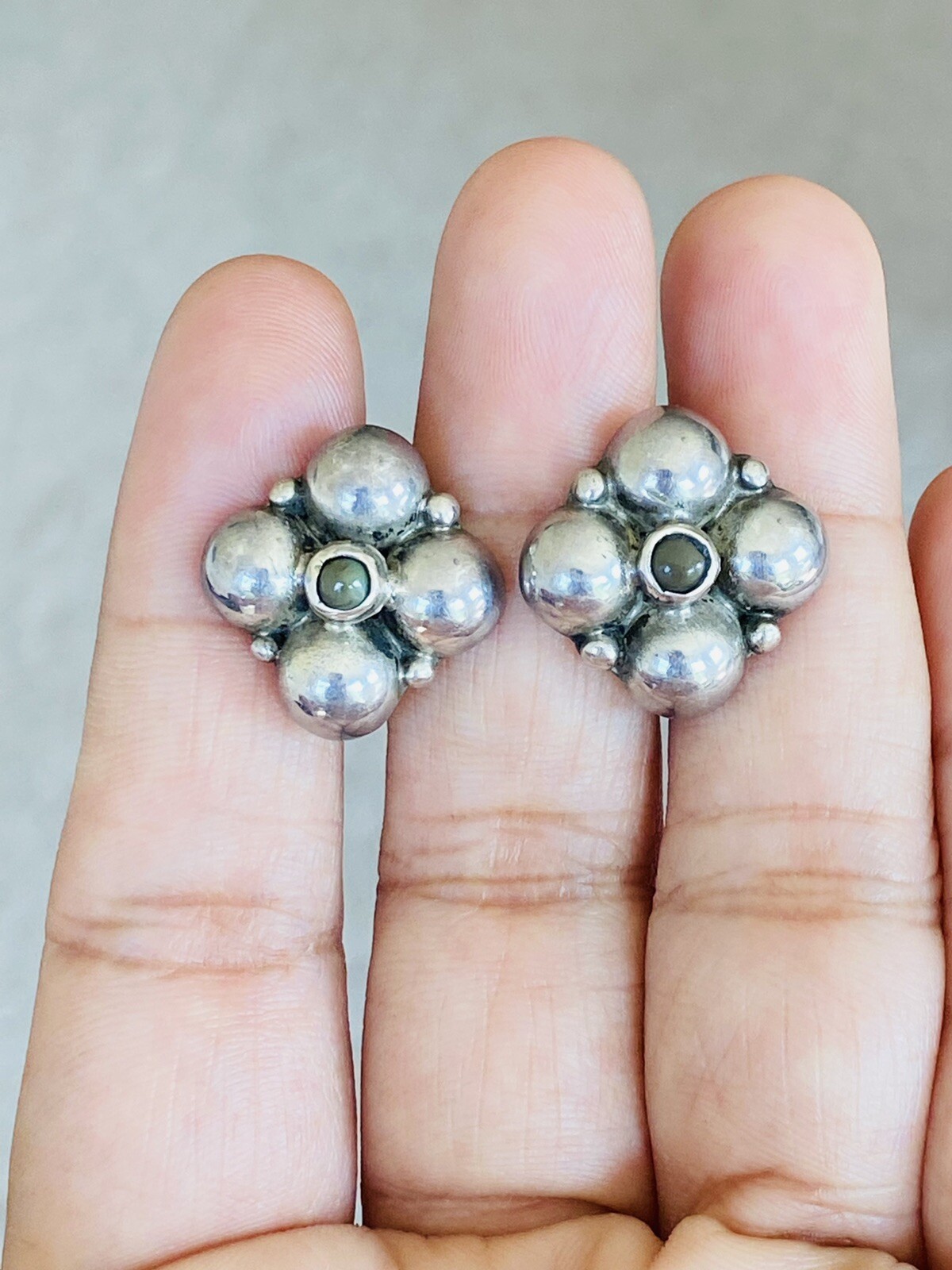 VINTAGE MEXICO STERLING SILVER BALL SCREW BACK EARRIN… Gem
