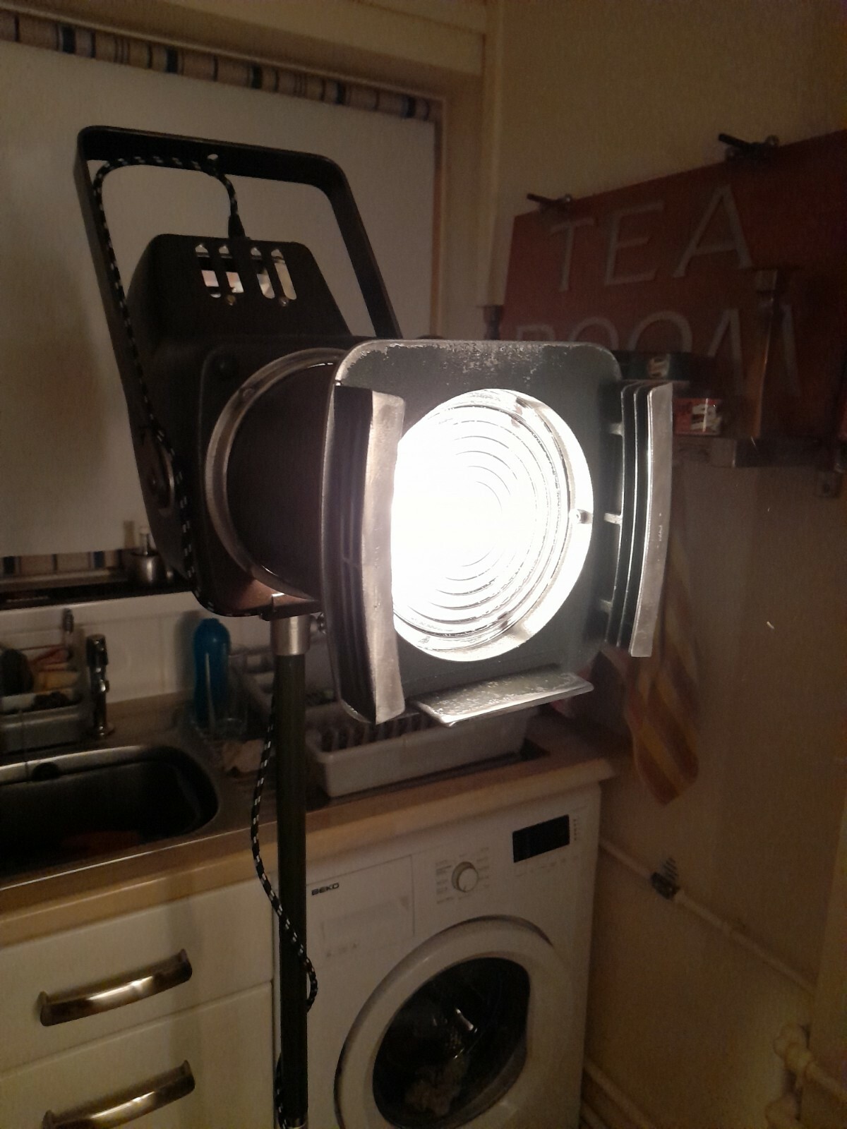 VINTAGE STRAND ELECTRIC THEATRE MOVIE SPOTLIGHT LAMP FLOOR STAND RETRO