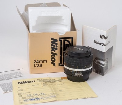 NIKON NIKKOR 24mm 1:2,8 AiS Nr. 816577 mit OVP. Sehr guter Zustand!