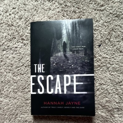 Escape by Hannah Jayne 2015 Trade Paperback Sourcebooks Fire Young Adult Mystery