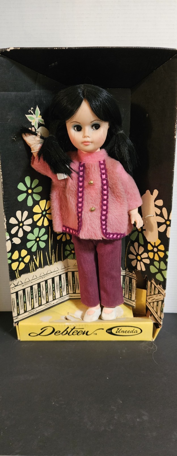 VTG 60s-70s Uneeda Debteen Doll Still In Box Looks To The Right? Excellent...