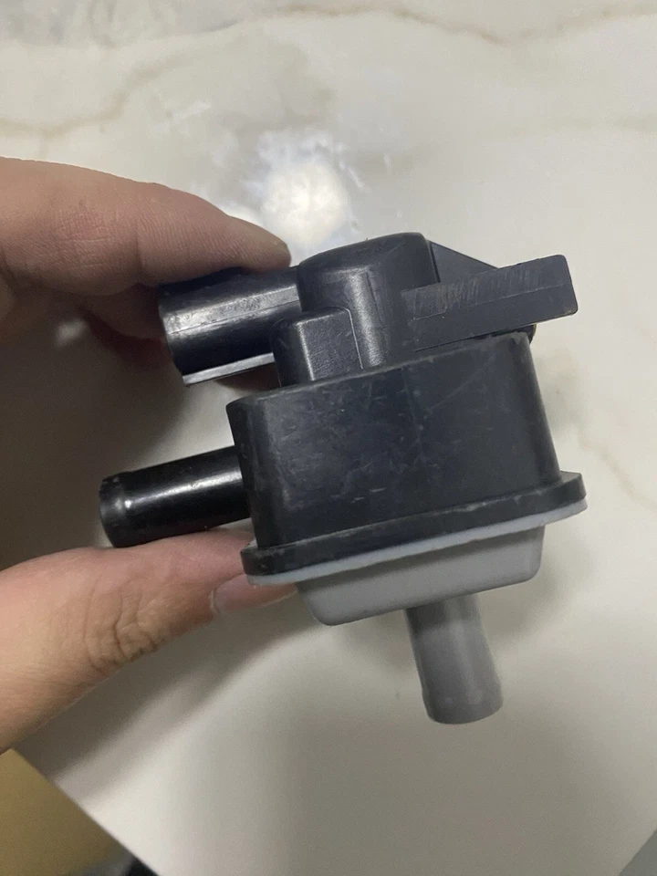 OEM Vacuum Switching Valve 25860‑37060 for 2014–2022 Toyota Corolla / C-HR - Image 4 of 4