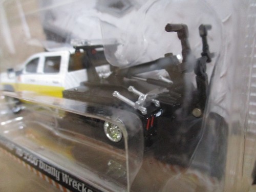 Greenlight 2017 Chevy Silverado 3500 Wrecker /Tow Truck 1:64 Rubber Tires - Picture 4 of 4