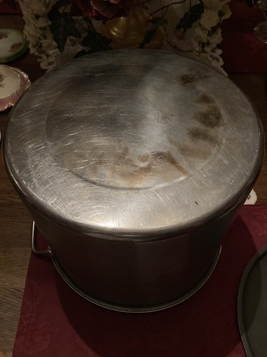 Large Silver Pan With Lid 10 x 12 - Picture 3 of 5