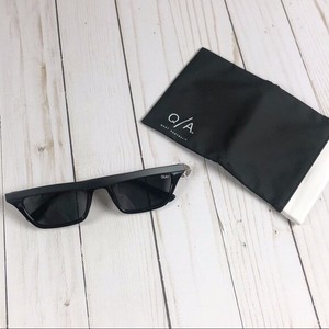 QUAY AUSTRALIA BLACK//SMOKE /"FINESSE/" SUNGLASSES