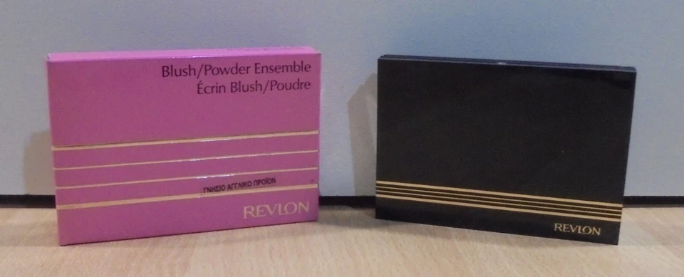 REVLON VTG BLUSH / POWDER ENSEMBLE - Image 4 of 4