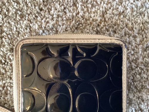 SALE~COACH BLACK PATENT LEATHER SIGNATURE C BI FOLD WALLET~SNAP/ZIP CLOSURE~QUIK - Picture 8 of 8