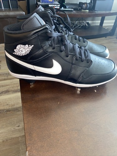 aj1 baseball cleats