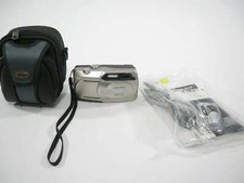 Fuji Finepix 2400 Zoom 2.1mp Digital camera