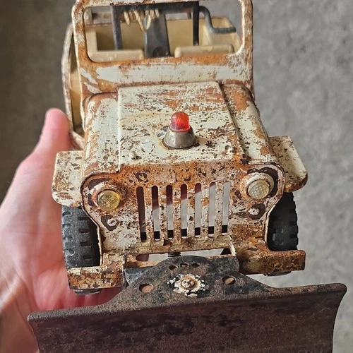 Tonka Pressed Steel Jeep Tow Truck with Plow White Brown Rust