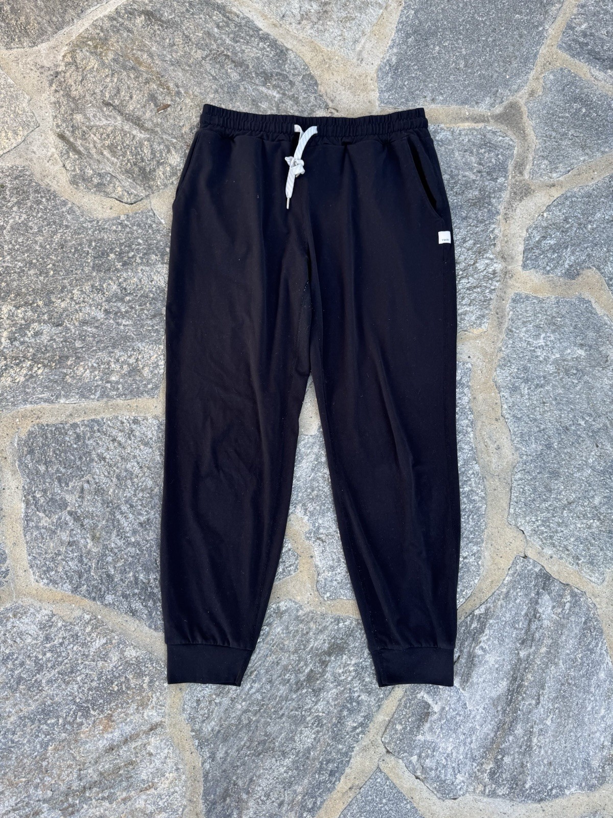 Vuori Black Drawstring Tie Performance Jogger Pan… - image 2