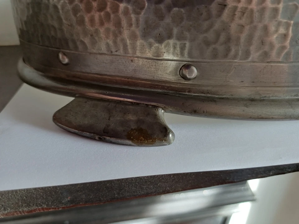 Vintage Glass Pyrex Dish With Arts And Crafts Style Pewter Stand. - Image 3 of 4