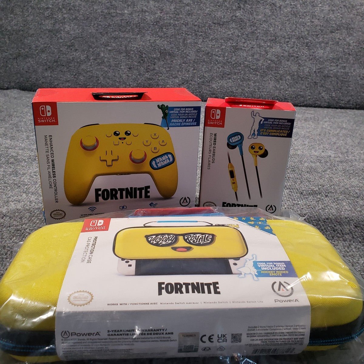 Fortnite Nintendo Switch Peely Bundle Case Controller Headphone