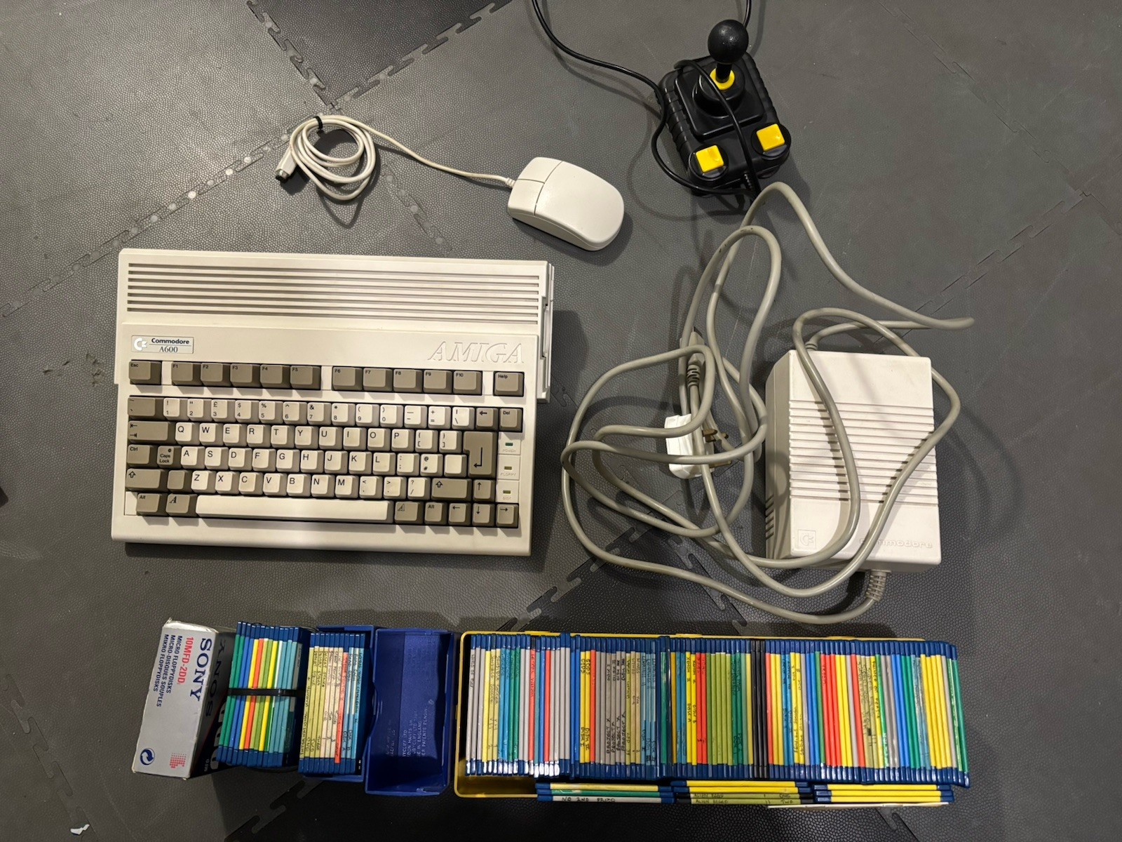 Commodore Amiga A600 Computer bundle- Full working order