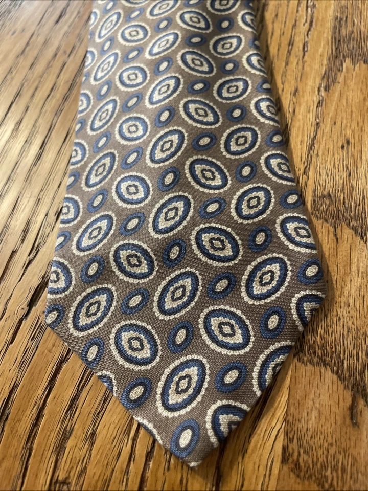 Gravata masculina vintage em excelente estado usado Marshall Field’s Silk Foulard tie feita na Itália - Imagem 2 de 4