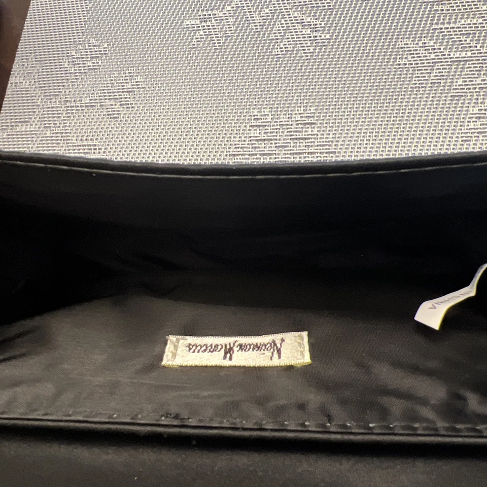 NEIMAN MARCUS Clutch Wristlet Evening Bag Purse Black Quilted Satin EUC - Image 3 of 4