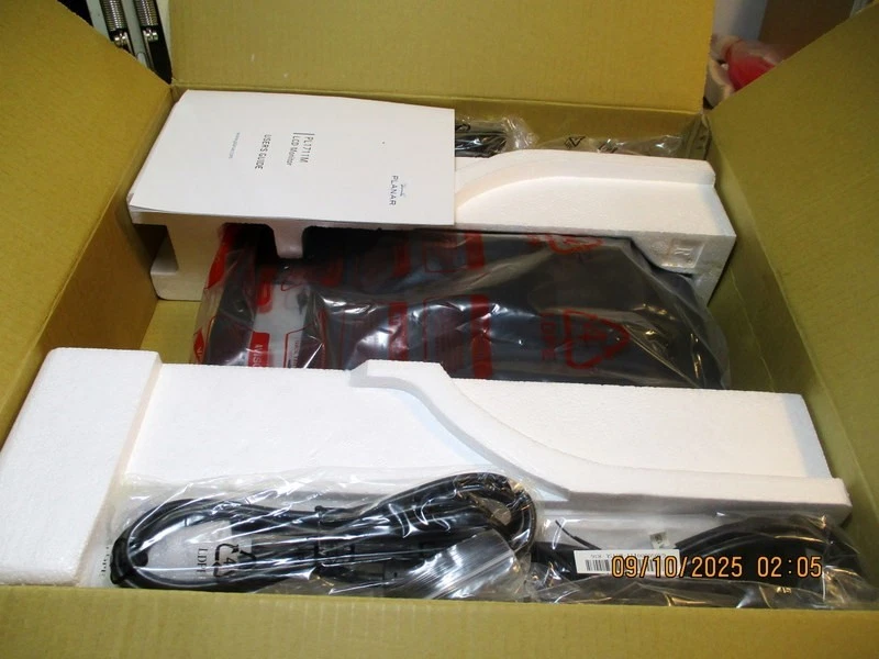 NEW Planar 17in Color Flat Screen Monitor LCD 100-240V PL1711M - Image 4 of 4